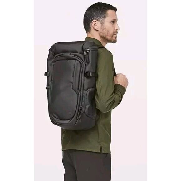 Lululemon Athletica Room to Roam Backpack 23L Black laptop $148 MSRP Padded - Picture 1 of 16